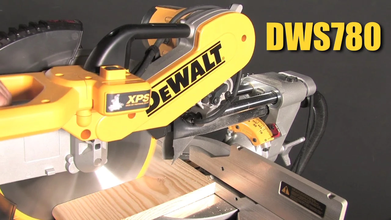 Простота использования торцовочной пилы DEWALT DWS780